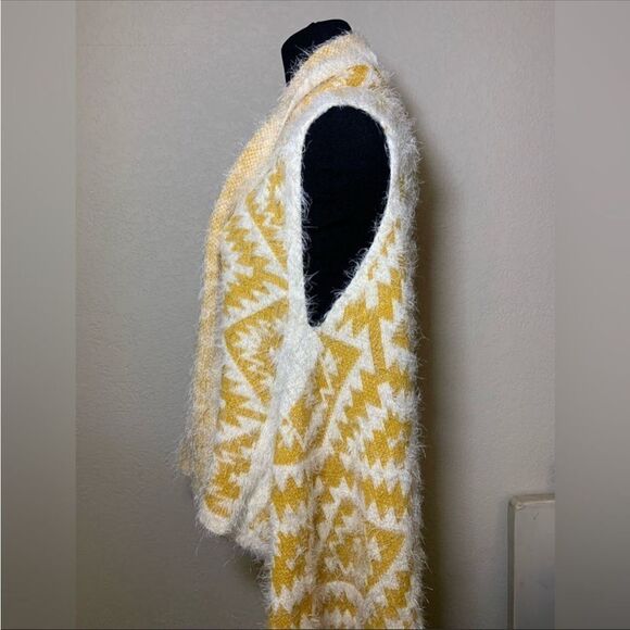 Yellow and white wrap sweater - Picture 9 of 11